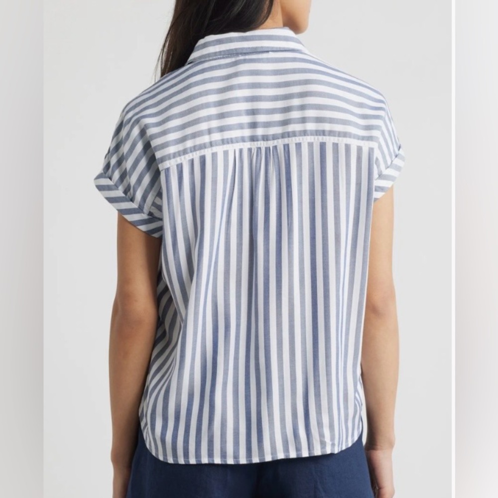 BeachLunchLounge Darby Short Sleeve Button-Up – Medium – Breezy Boxy Shirt - Picture 6 of 7